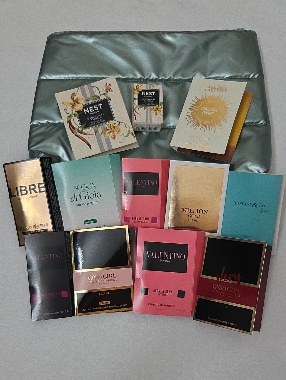 New 12 Piece Luxury Fragrance Sample Bundle